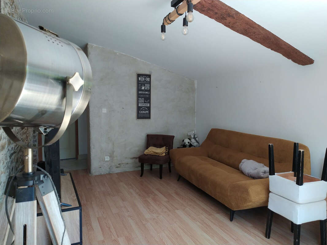 Maison à COMBREE