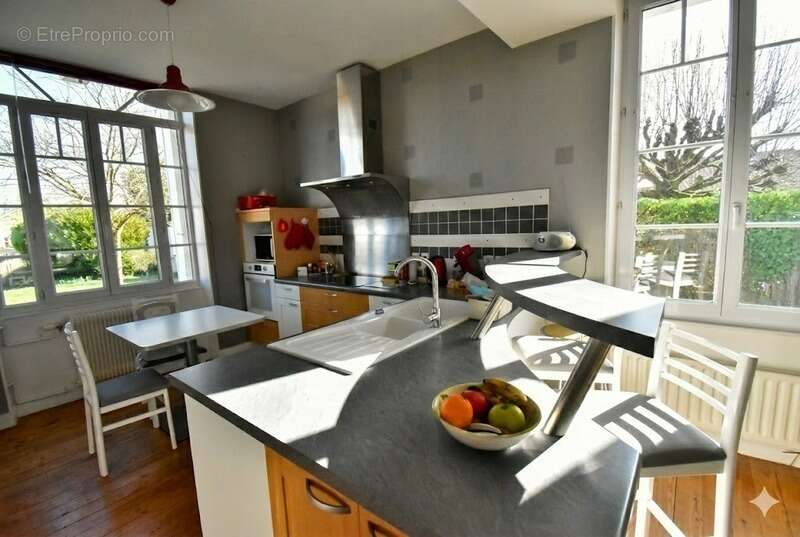Maison de ville à vendre 6 pièces  (167 m2) 4 chambres, 2 s d'eau, 2 WC. 1 Garage et un jardin - photo 6