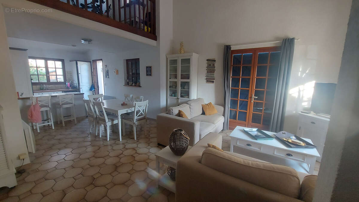A Sainte Marie plage, villa individuelle à proximité de la plage avec garage - photo 2