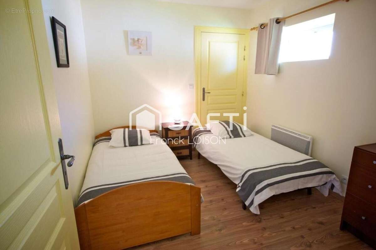 Maison 330 m² à Bridore  - photo 7
