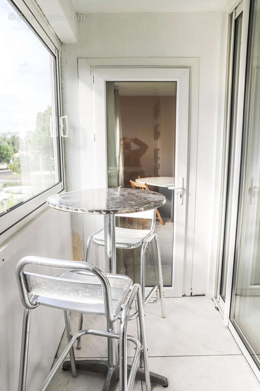 Bel appartement - proche commerces de royan - - photo 3