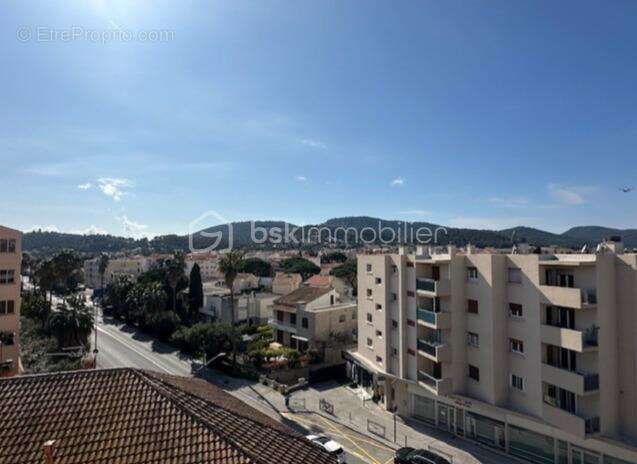 Appartement spacieux de 106 m2 avec vue panoramique sur la ville de Hyères, les collines, et la mer - photo 9