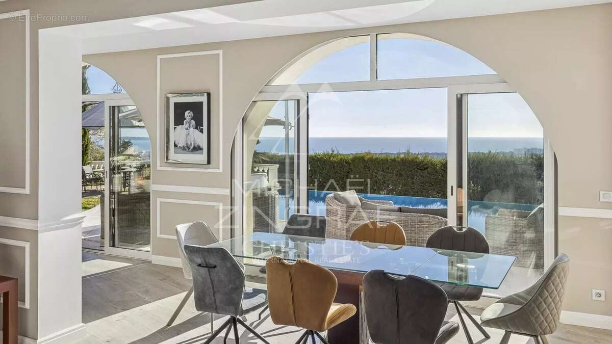 Maison à MANDELIEU-LA-NAPOULE