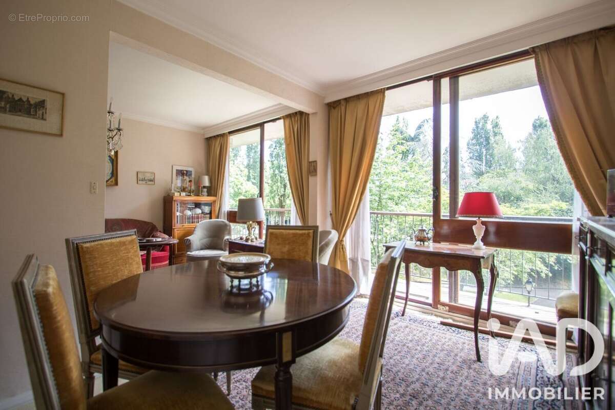 Appartement 92 m² à Fontenay-Le-Fleury  - photo 7