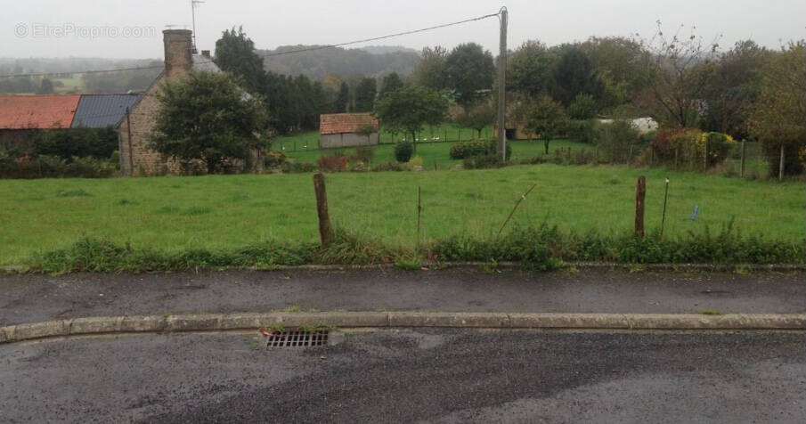 Terrain à SAINT-HILAIRE-DU-HARCOUET