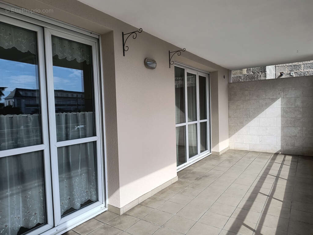 BRIVE bel appartement excellent état avec  Terrasse et balcon. - photo 2