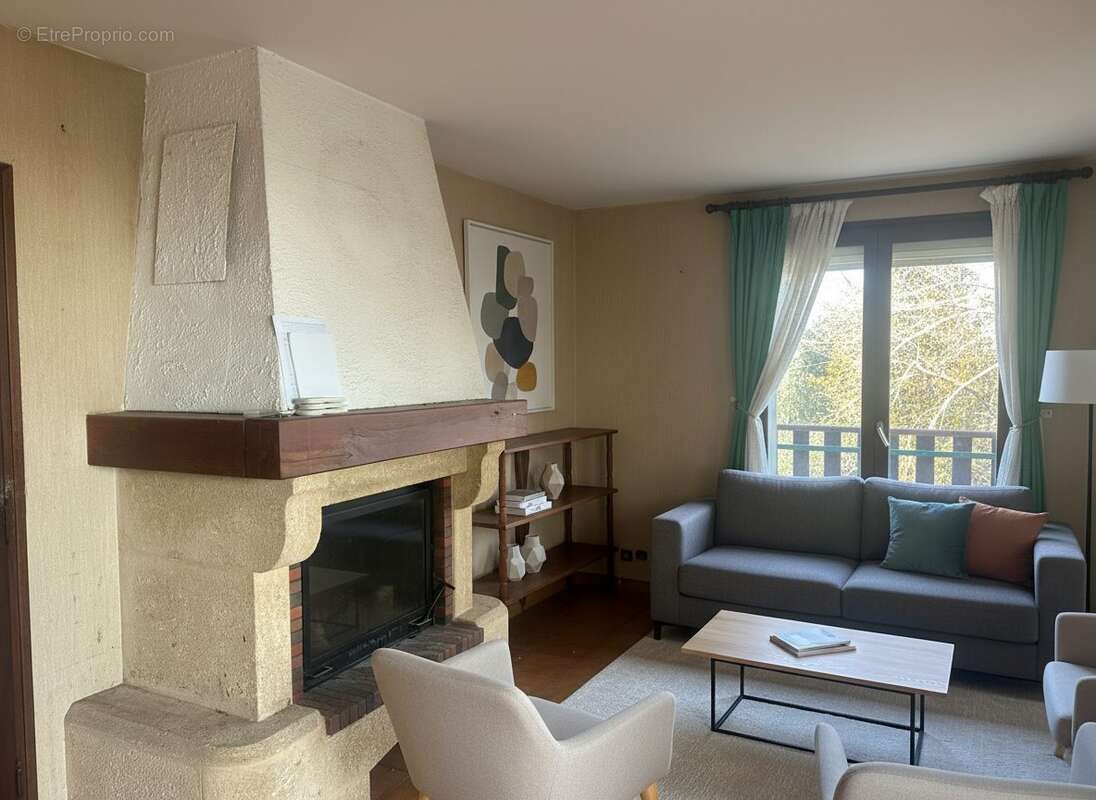 Maison à RESTINCLIERES