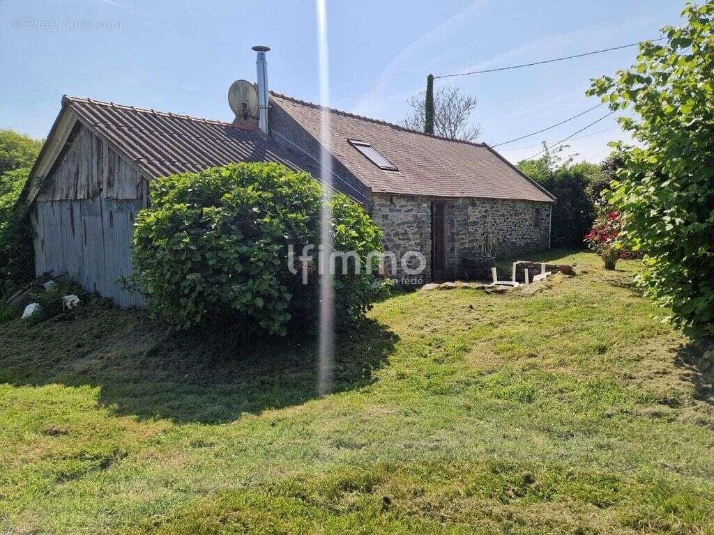 Maison à CAST