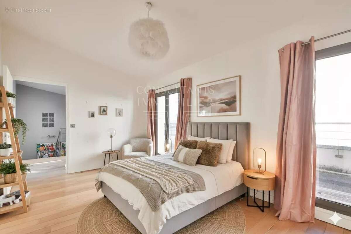 Maison à ISSY-LES-MOULINEAUX