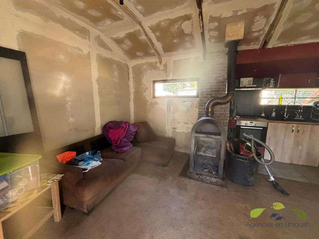 Maison à LA JONCHERE-SAINT-MAURICE