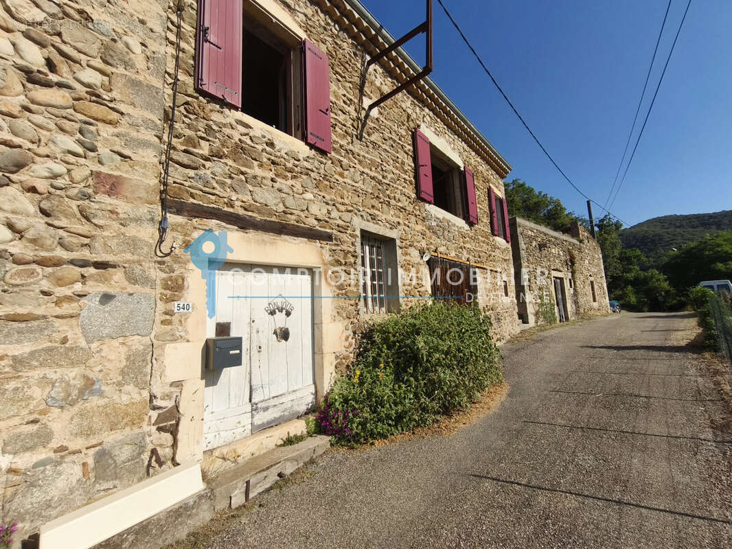 Maison à SAINT-LAURENT-DU-PAPE