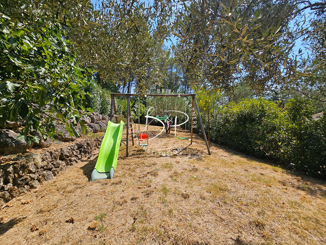 EXCLUSIVITE LORGUES Maison de plain-pied de 127 m² avec 4 chambres, piscine chauffée et jardin paysagé - photo 17