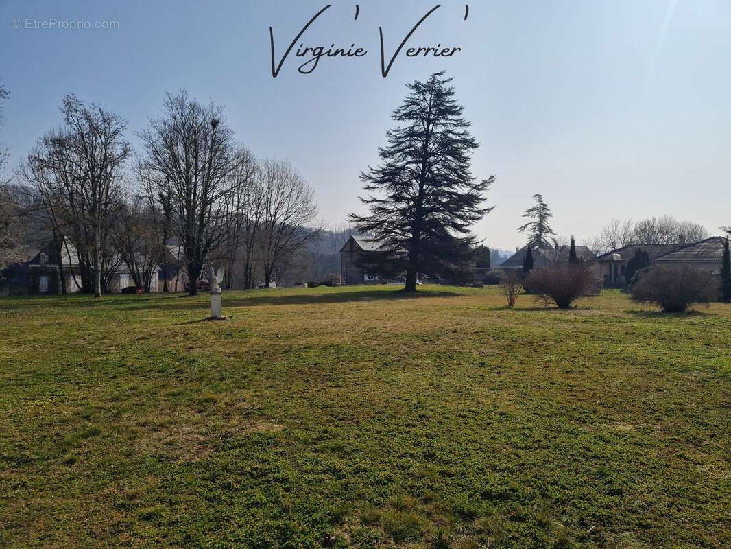 Terrain à BRIGNAC-LA-PLAINE