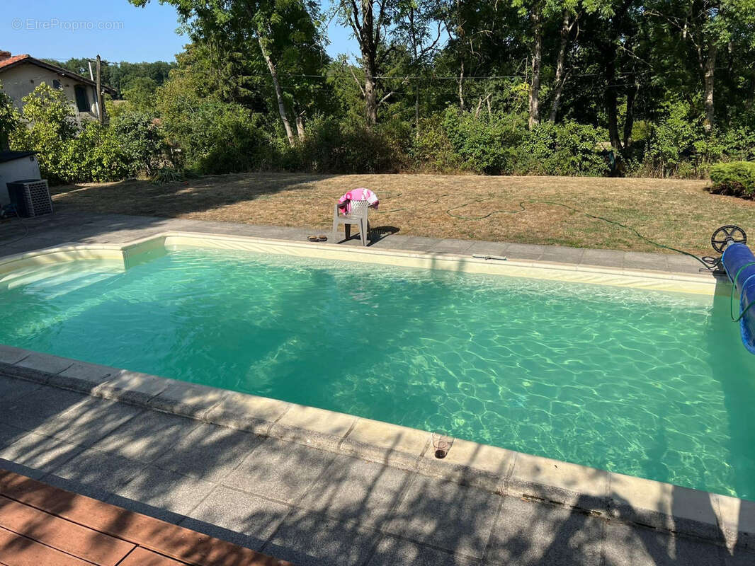 Maison à CHERVES-CHATELARS