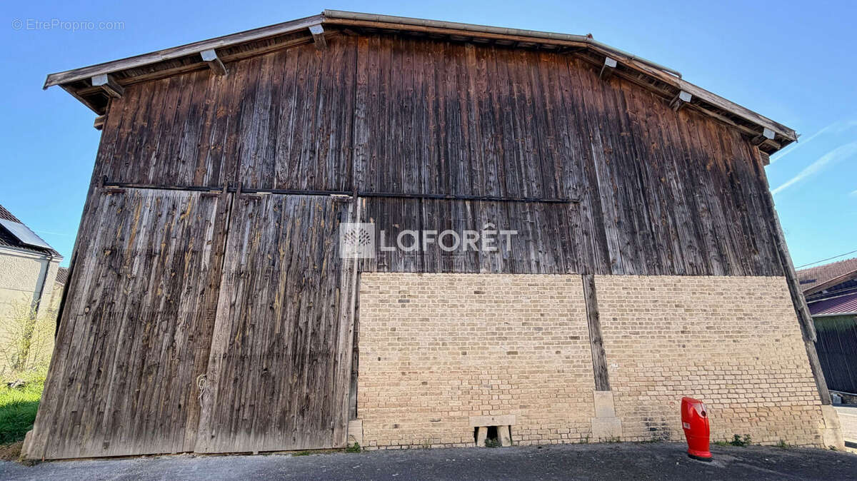 Maison à LA NEUVILLE-AU-PONT