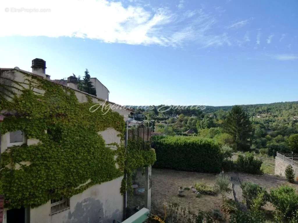 Appartement à VARAGES