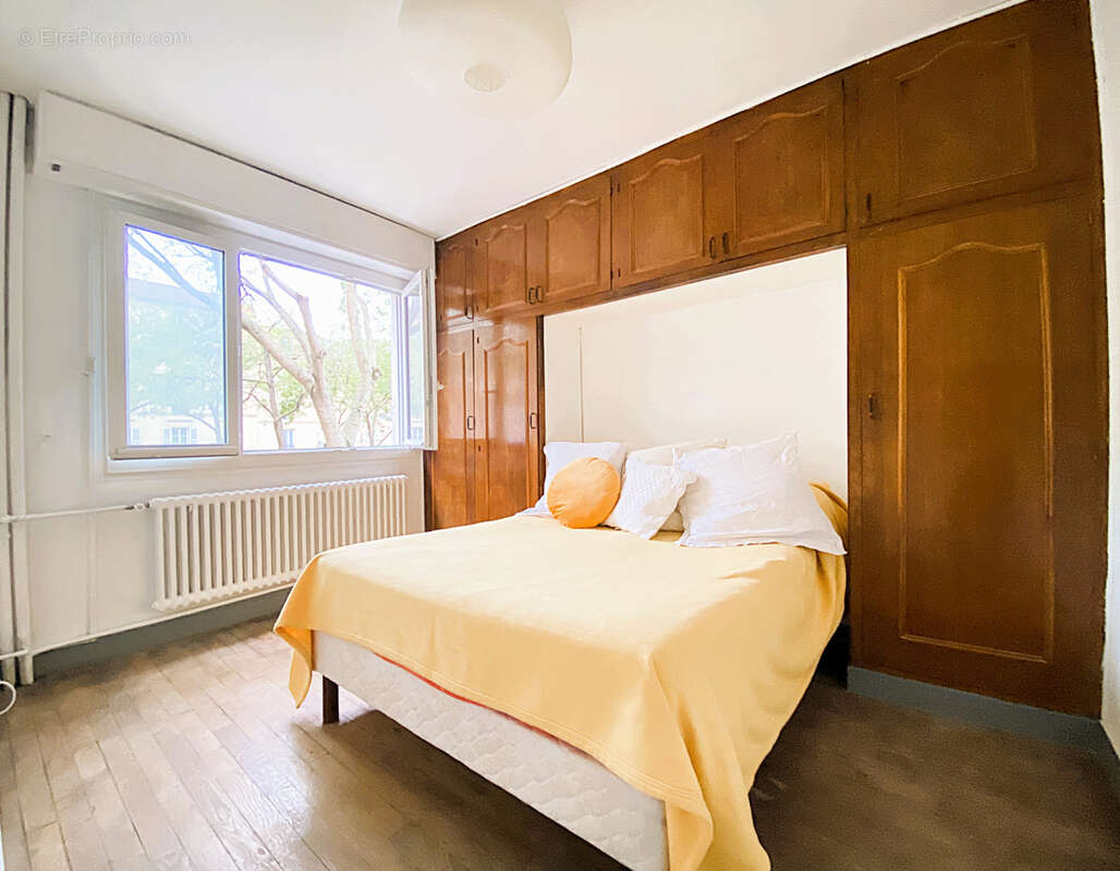 Appartement à PARIS-20E