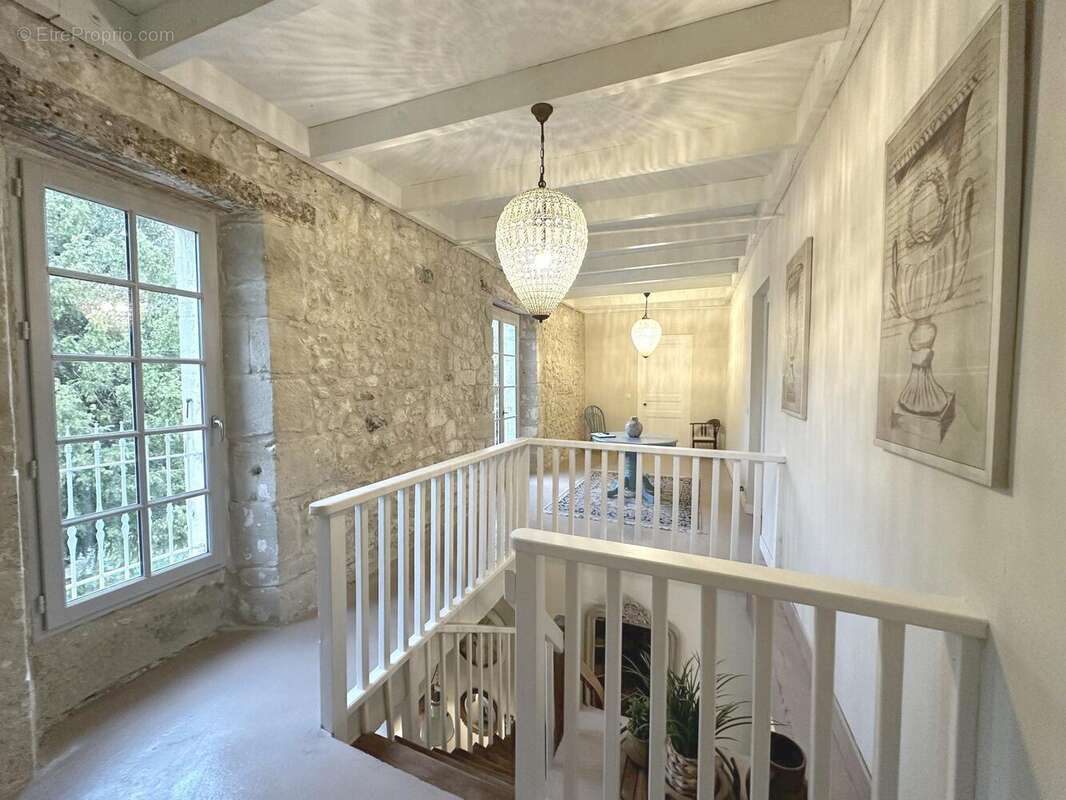 Maison à SERRES-ET-MONTGUYARD