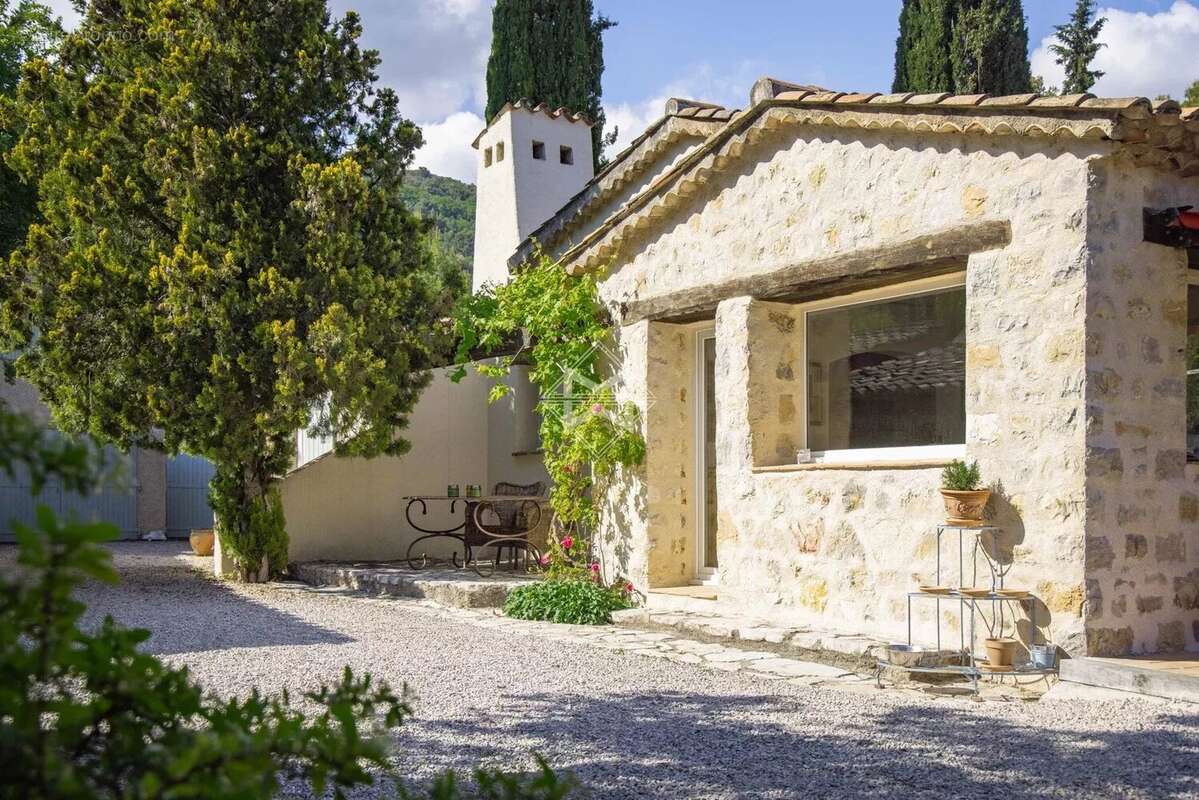 Canton de Fayence – Charmante maison provençale avec vue sur le vieux village - photo 7