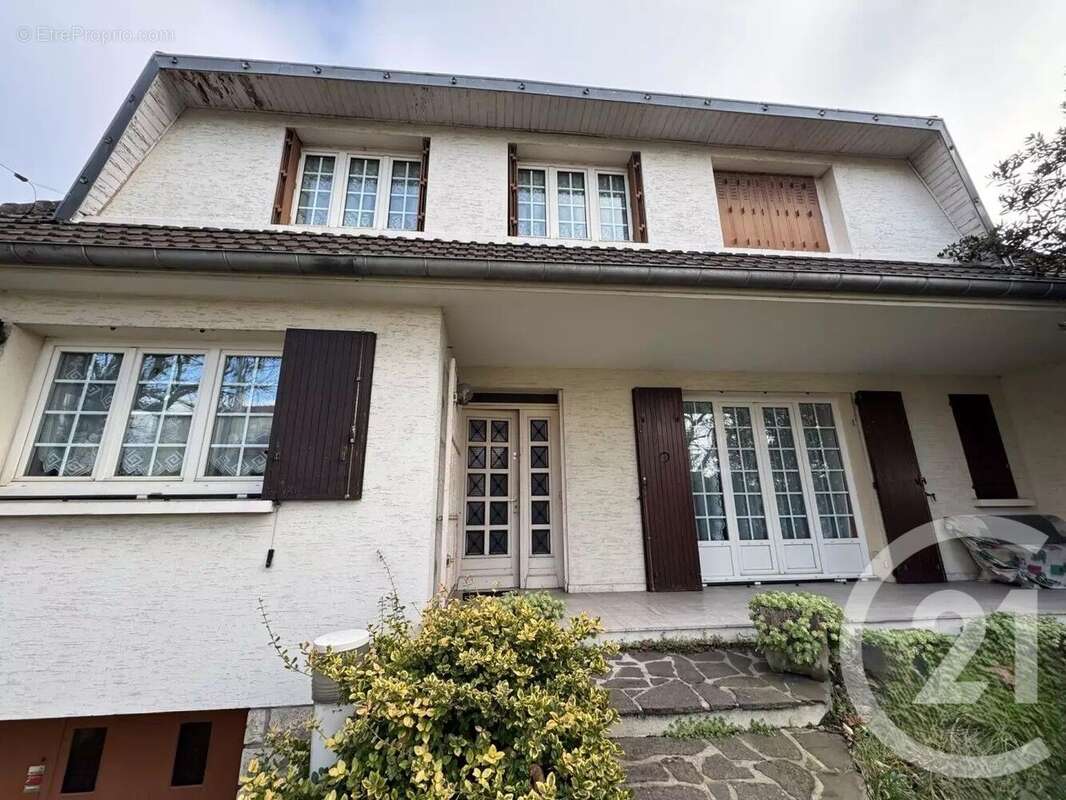 Maison à SAINT-MAUR-DES-FOSSES