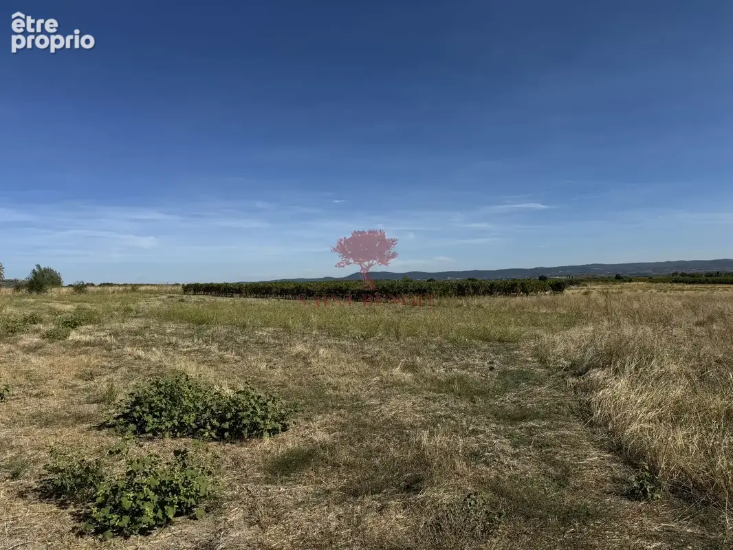 Photo Terrain à Saint-Saturnin-De-Lucian au prix de 122 000€