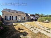 ? Laissez-vous séduire par cette charmante maison en pierre - Maison à CESSIERES