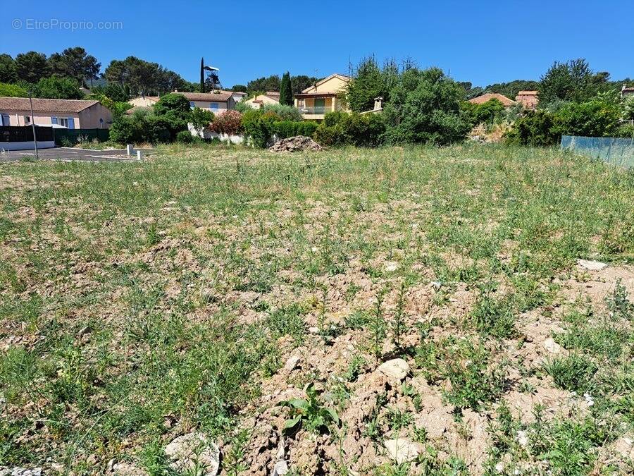 Terrain 500 m² à Greasque  - photo 1