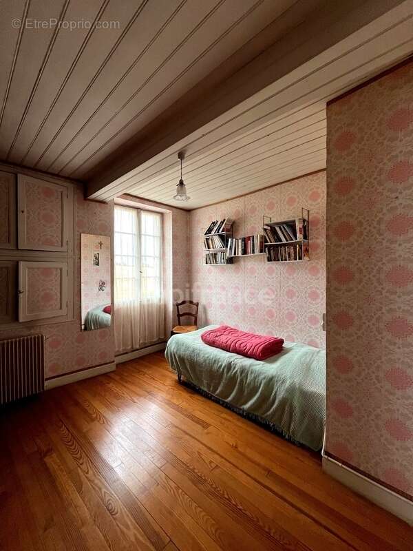 A vendre et rénover : Ancien corps de ferme 9 pièces, 6 chambres, au coeur d'un village proche de MAUVEZIN (32) - photo 17