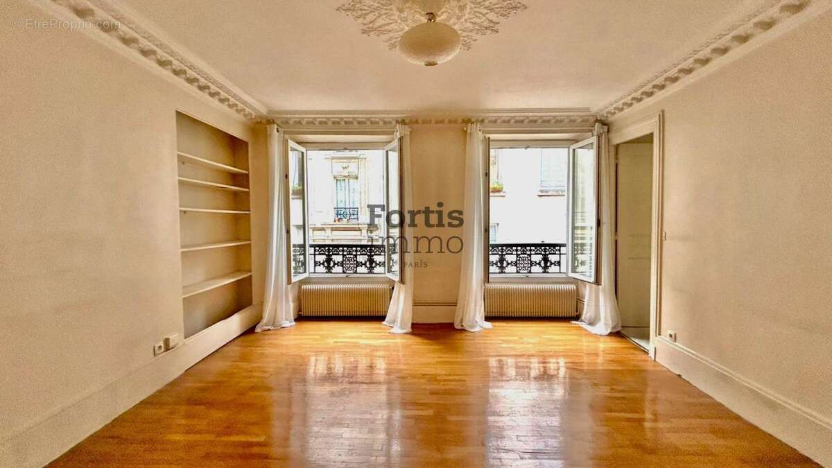 Appartement à PARIS-3E