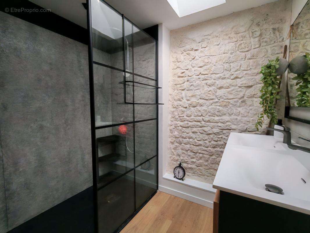 Maison à CROIX-CHAPEAU