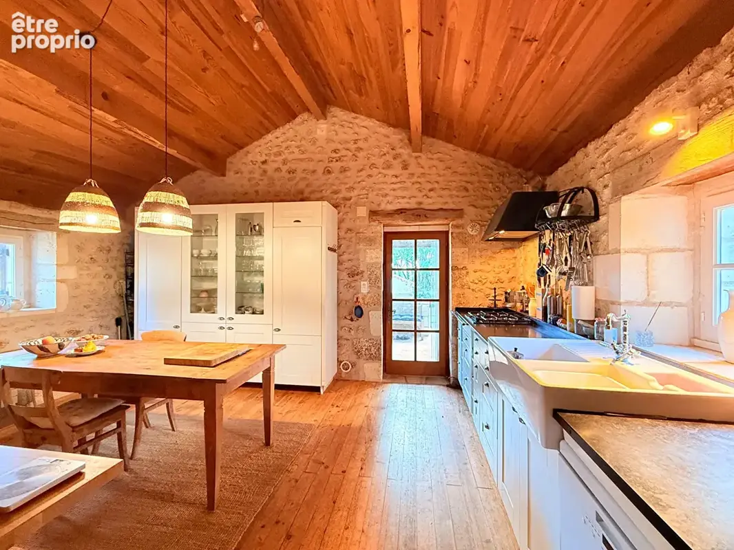 Un grand balcon royale dans la verdure, une maison de caractère et un gîte indépendant - photo 9