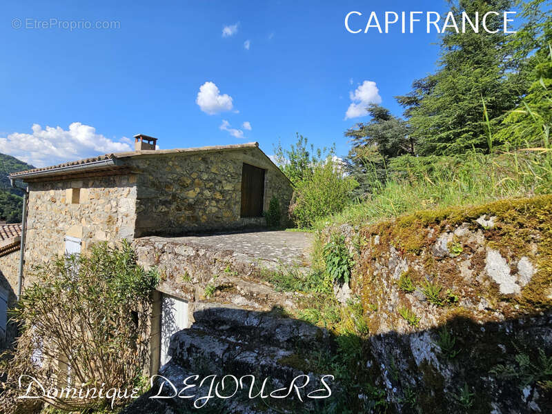 Maison à SAINT-SAUVEUR-DE-MONTAGUT