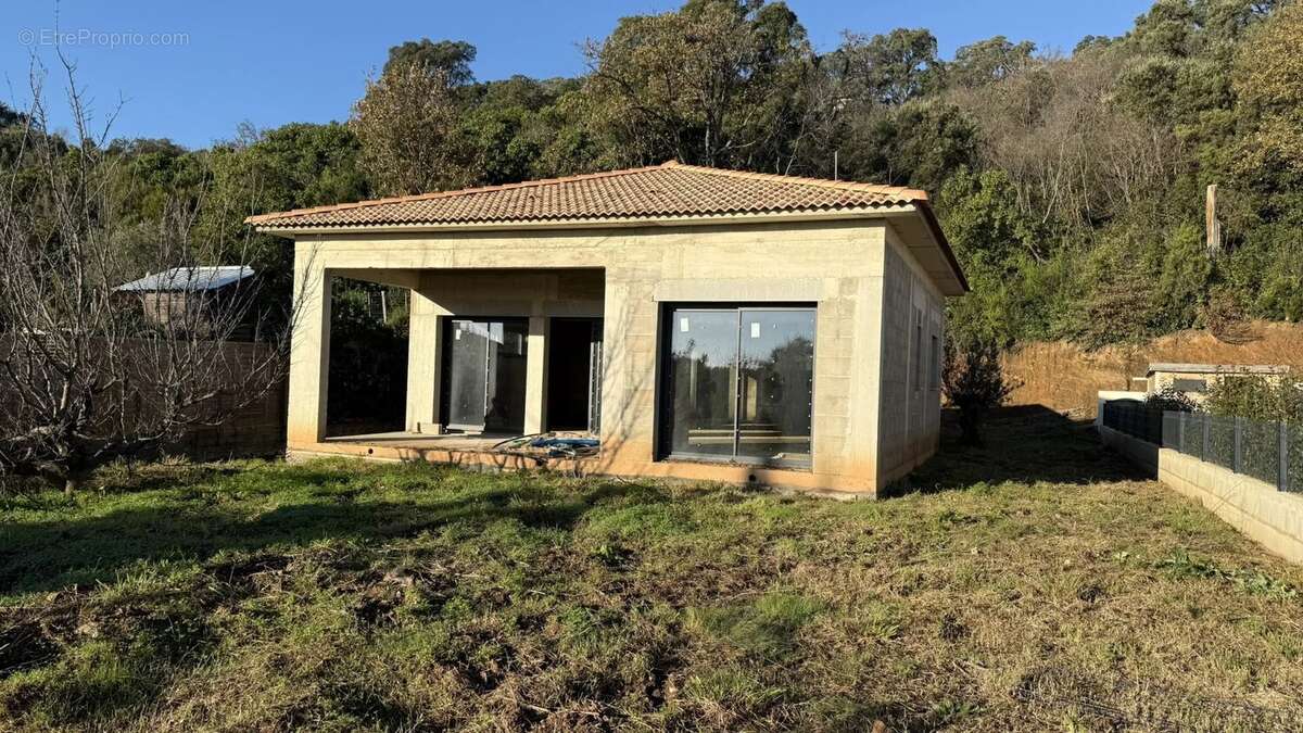 Maison à SANTA-LUCIA-DI-MORIANI