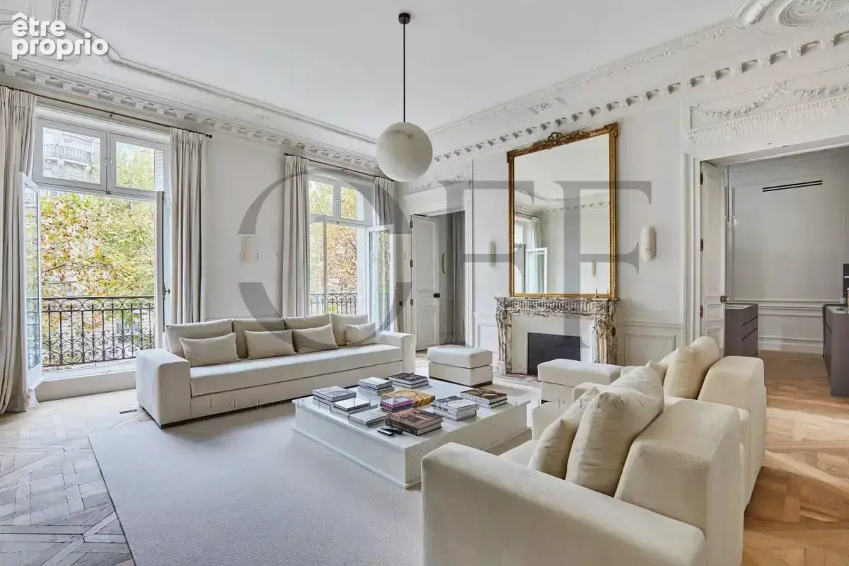 PARIS 8ᵉ – TRIANGLE D'OR – Appartement Haussmannien de réception – 220 m² – Parking - photo 4