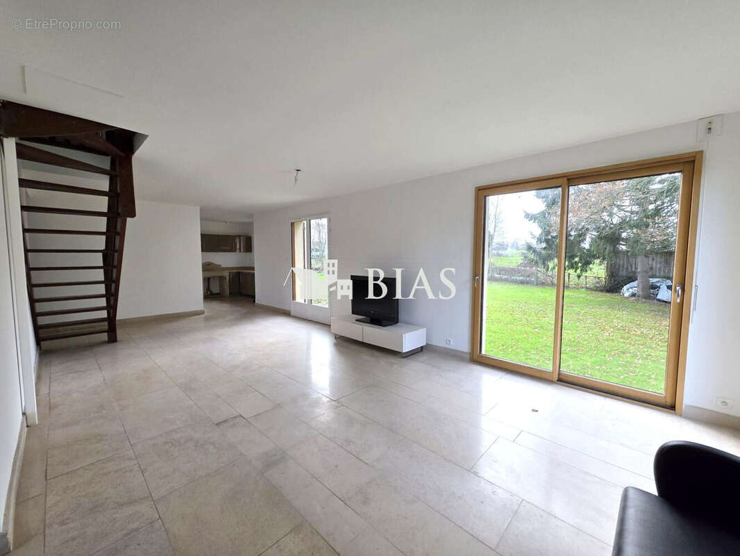 Maison à SAINT-PIERRE-DE-VARENGEVILLE