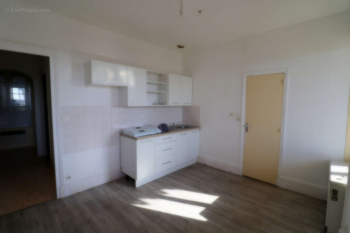 Dpt Saône et Loire (71), à vendre ROMENAY immeuble - 4 appartements et 1 local commercial - photo 16