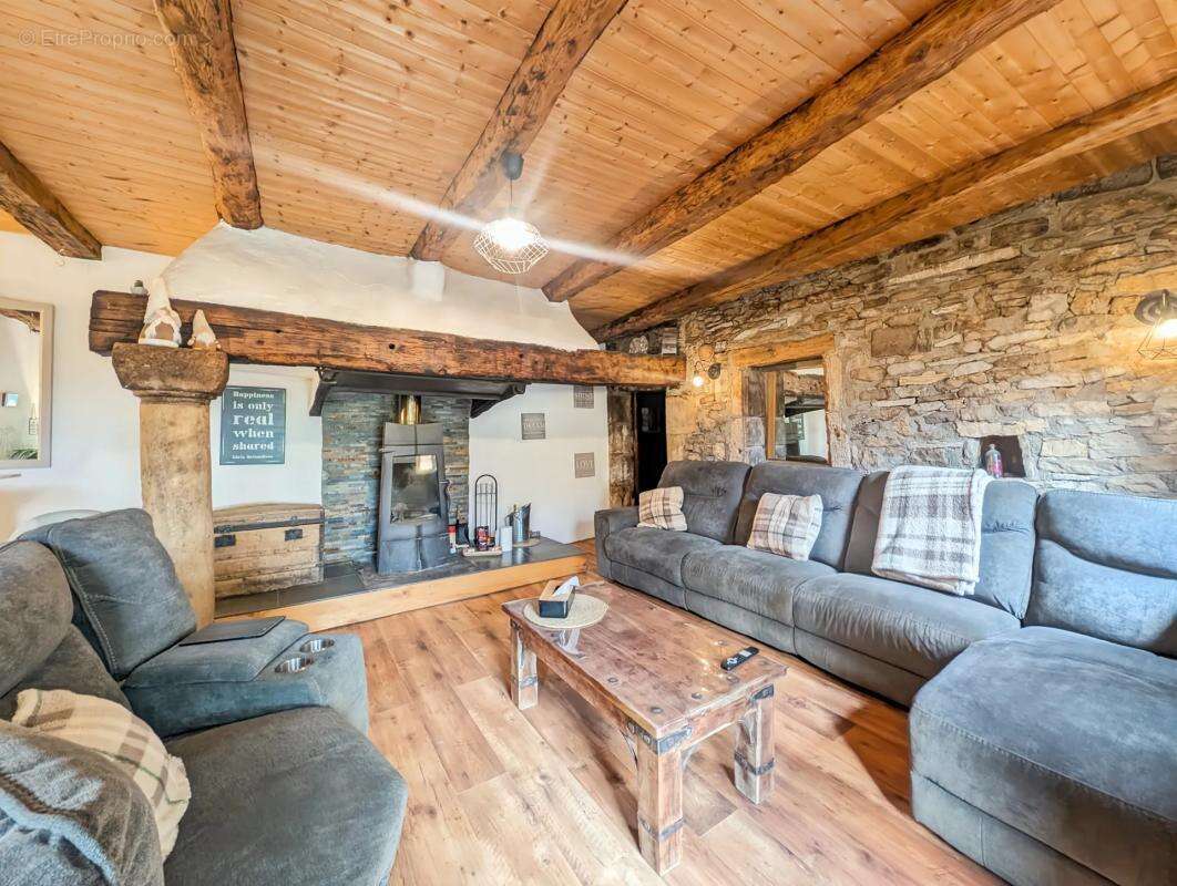 Maison à SAINT-BEAUZELY