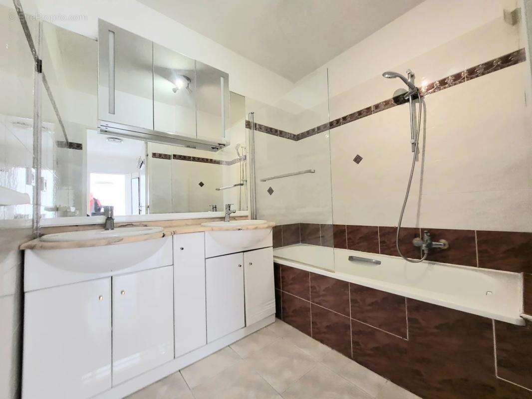 Appartement à MANDELIEU-LA-NAPOULE