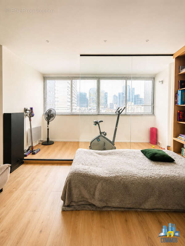 Appartement à COURBEVOIE