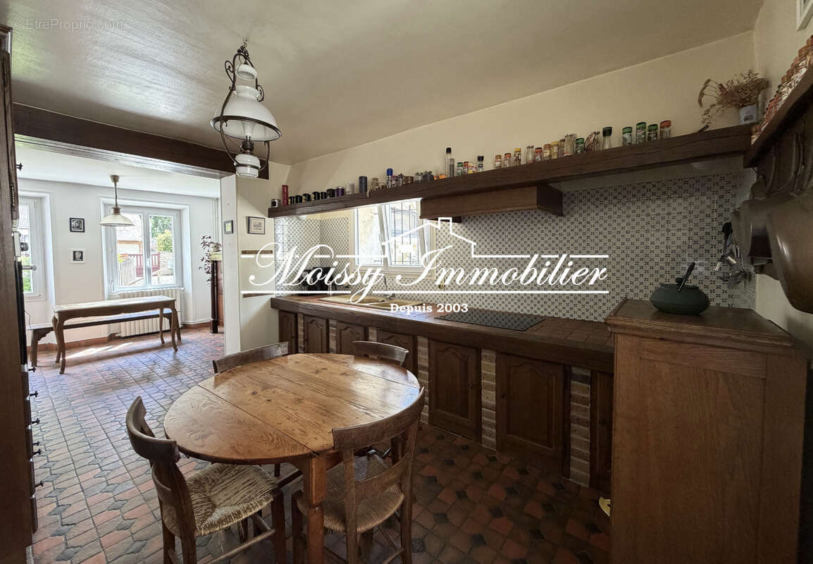 Maison à MOISSY-CRAMAYEL