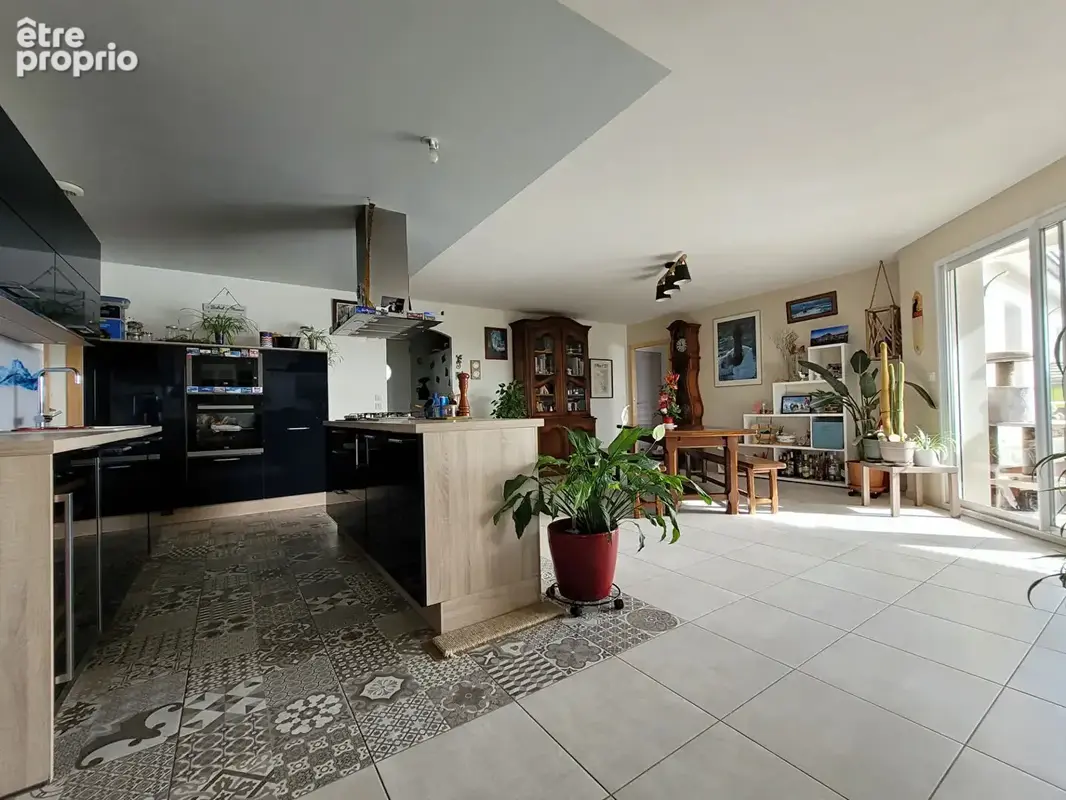 LANDRAIS 10 min de SURGERES - maison de 2018 plain pied de 130 m² de type 5 - garage - terrain - piscine - photo 6