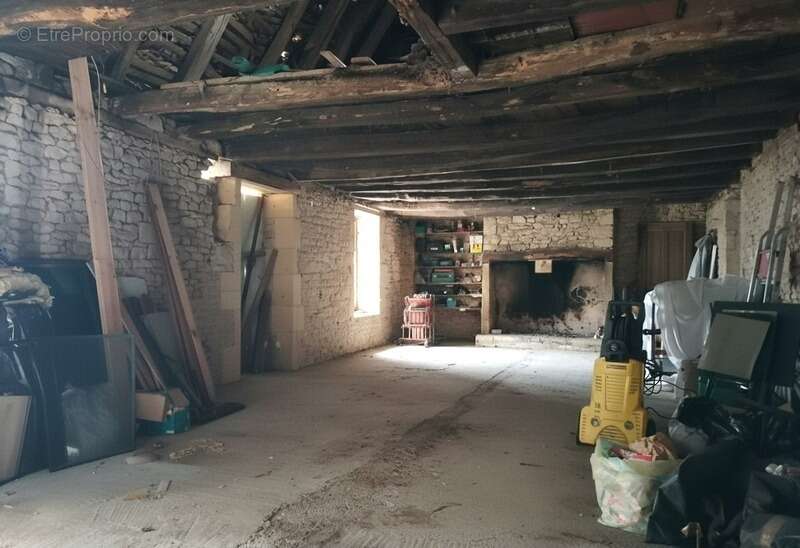 Maison à LA CHAPELLE-AUBAREIL