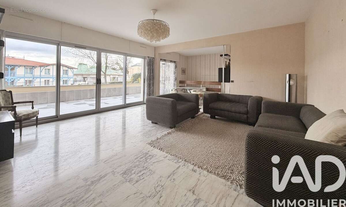 Photo 2 - Appartement à LE PLESSIS-ROBINSON