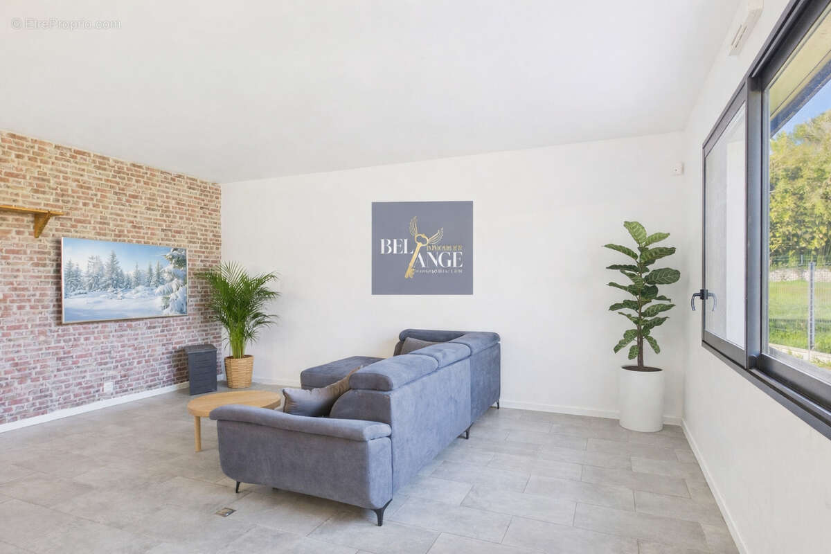 Maison à BERRIAS-ET-CASTELJAU