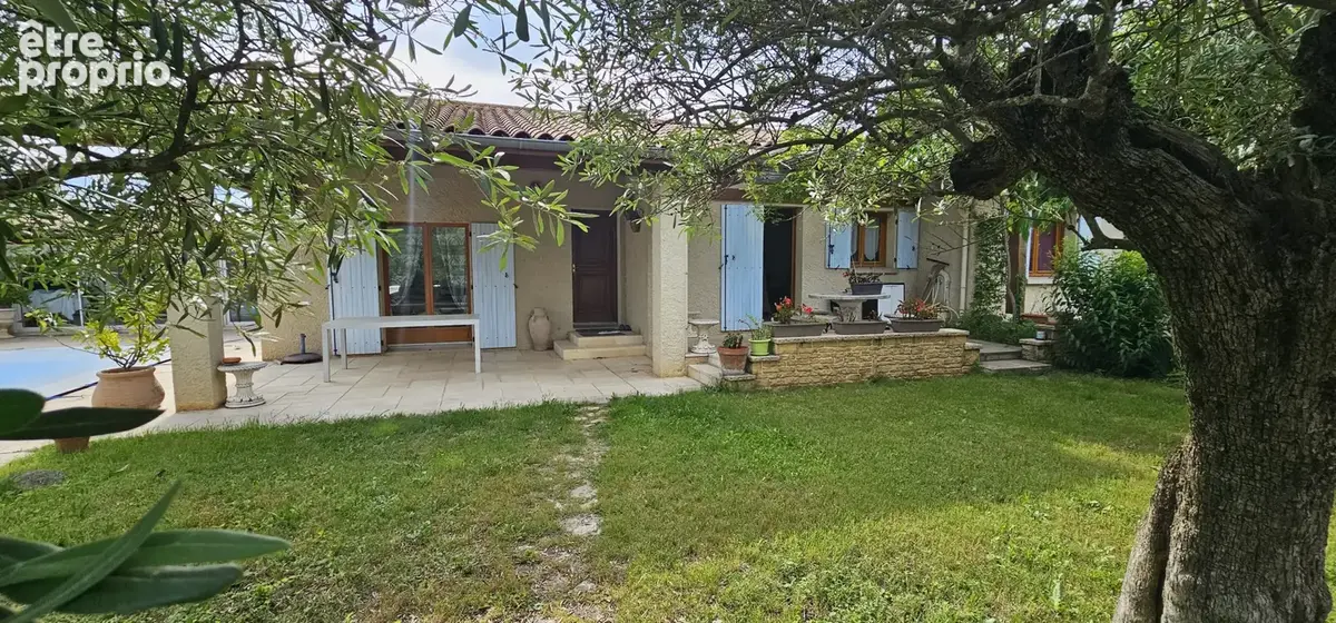 Maison avec piscine, sous-sol complet et double garage. - photo 2