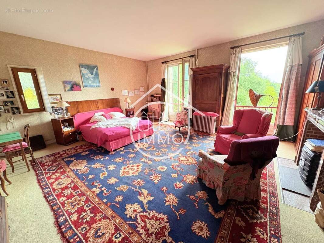 BERGERAC : Manoir atypique 17 pièces de 570m² avec dépendances - photo 11