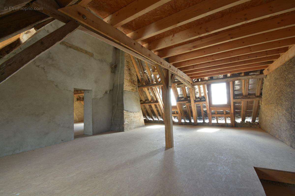 Maison à IVOY-LE-PRE