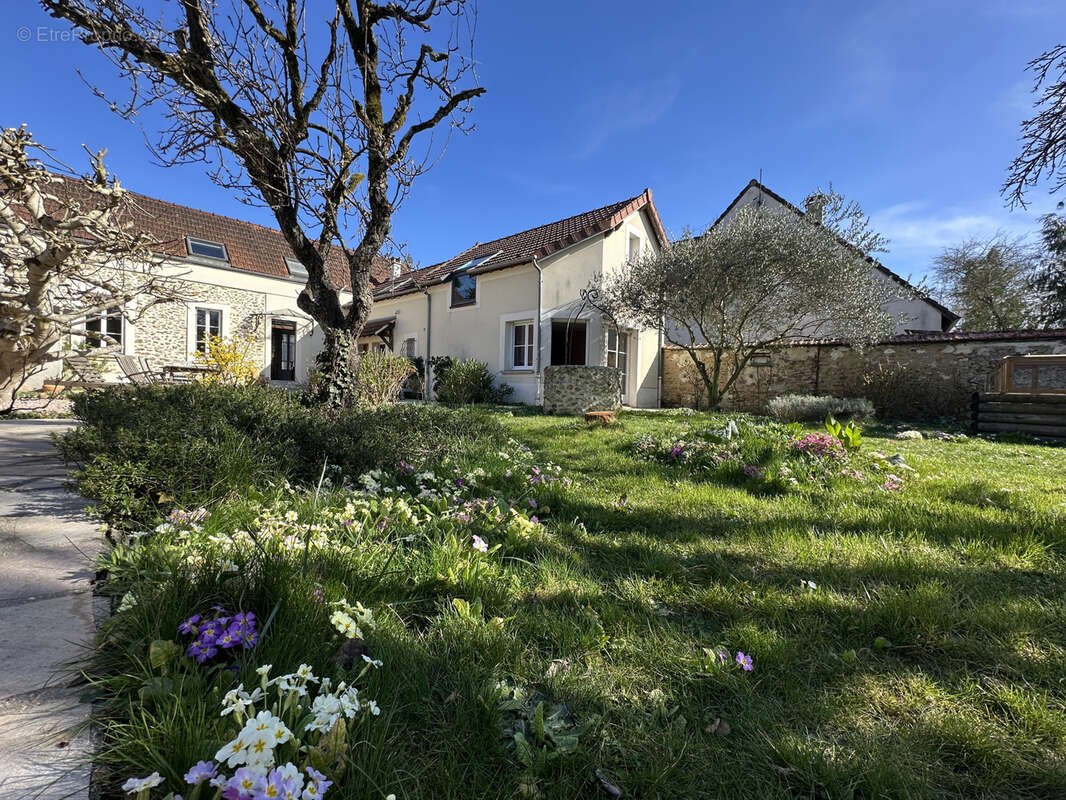Maison à VAUX-LE-PENIL