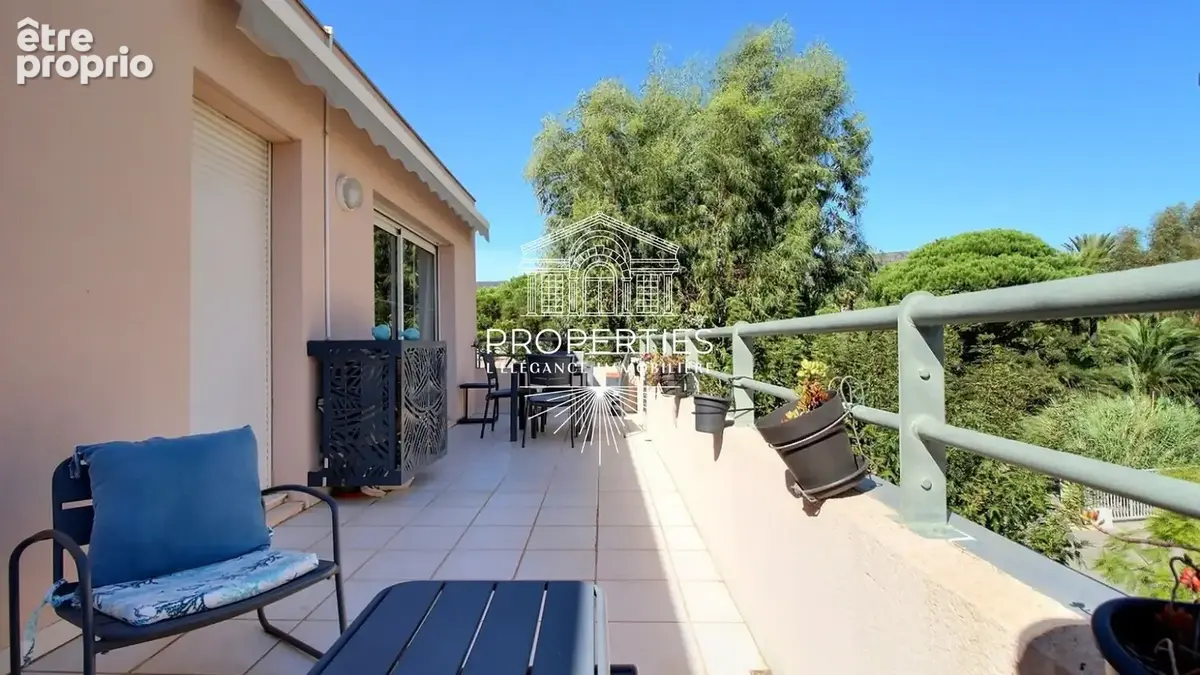 Photo Appartement à Le Lavandou au prix de 275 000€