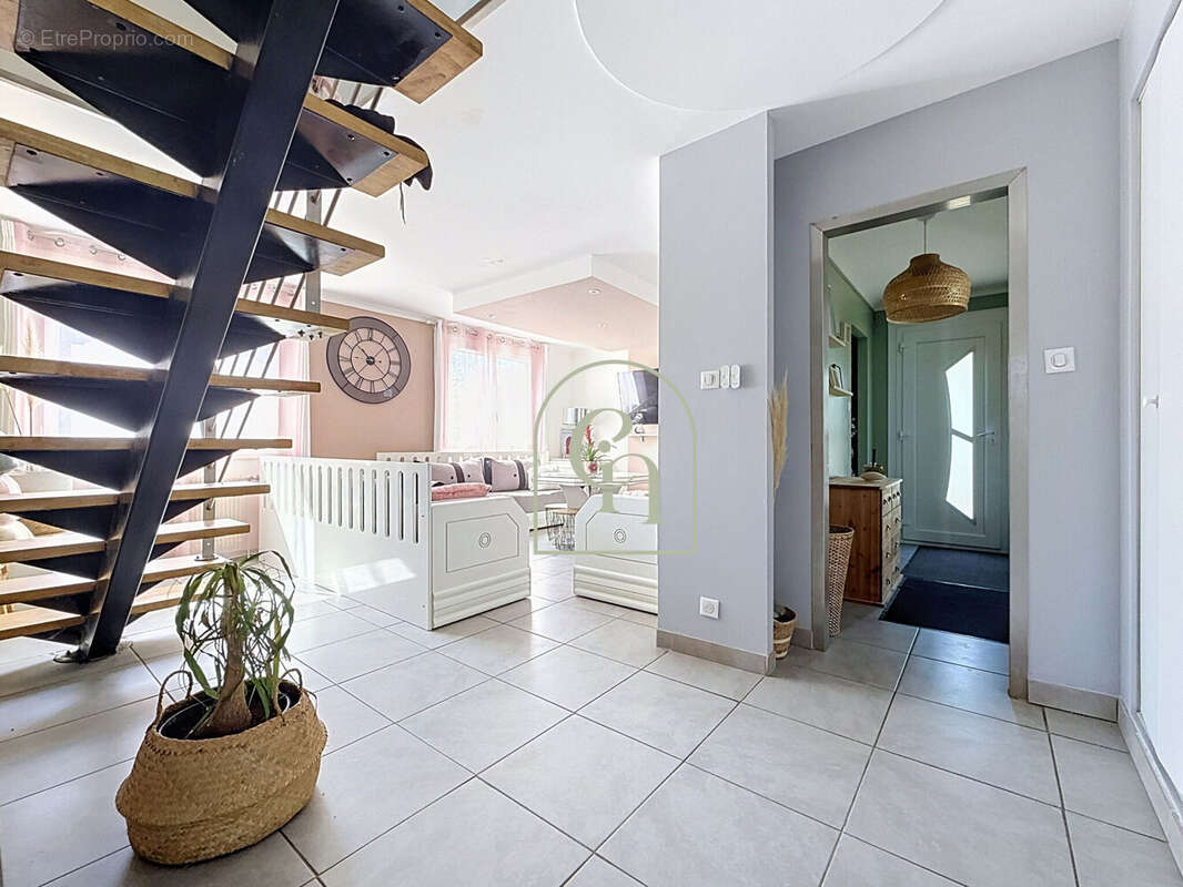 Maison 120 m² à Mably  - photo 5